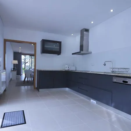 Bonita Moradia Contemporanea Com Piscina Privada