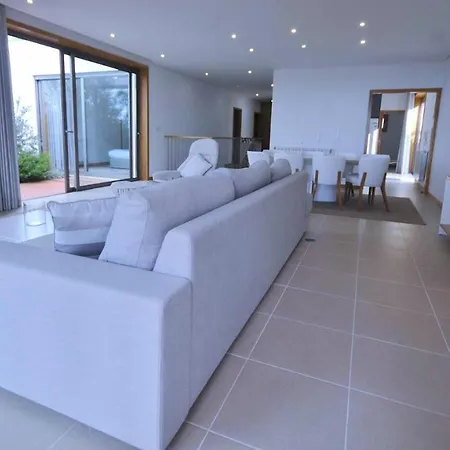 Bonita Moradia Contemporanea Com Piscina Privada Joao Bragal de Baixo